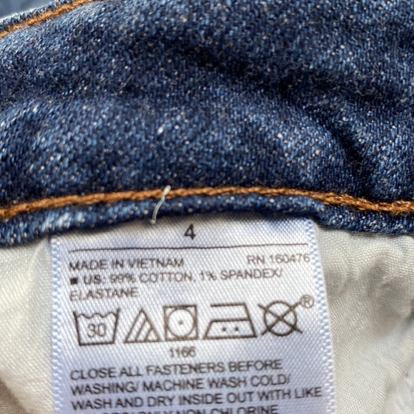 Old Navy Mid Rise Jean Shorts 💗 Dark Wash - Picture 12 of 13